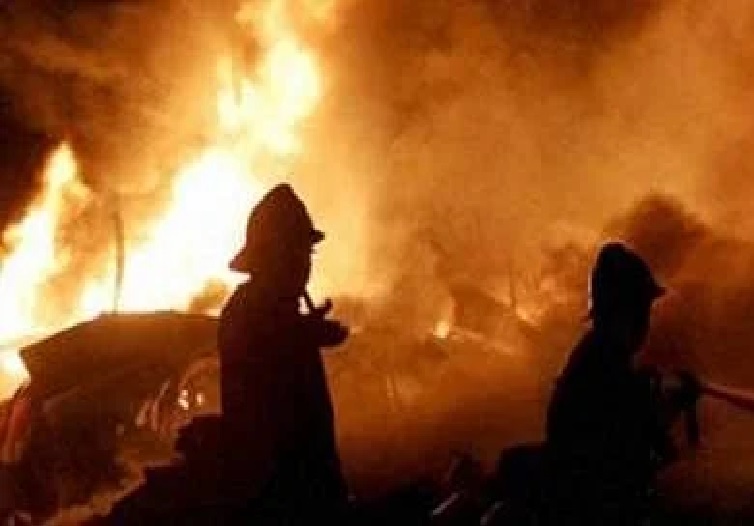 किसानों के प्रदर्शन स्थल सिंघू बॉर्डर पर लगी आग, भारी नुकसान की आशंका