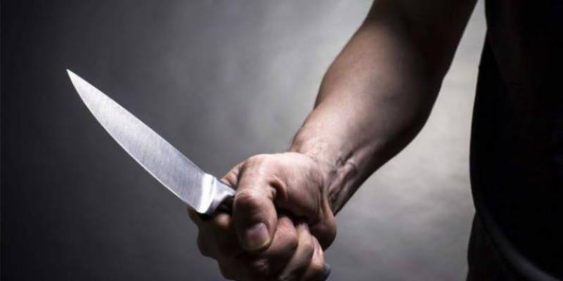 प्रेमिका ने शादी से किया इनकार तो प्रेमी ने चाकू से किए कई वार, बचाने आई मां पर भी किया हमला