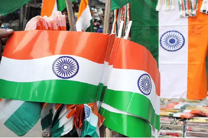 15 अगस्त पर ना करें प्लास्टिक से बने तिरंगे का इस्तेमाल, गृह मंत्रालय ने राज्यों को जारी किए निर्देश