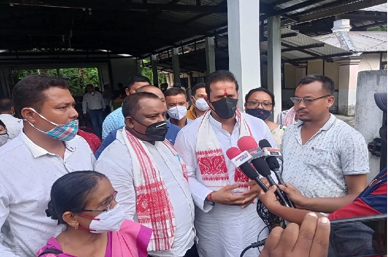 AICC सचिव विकास उपाध्याय ने असम में कांग्रेस कार्यकर्ताओं की ली बैठक, उपचुनाव के लिए दिए टिप्स