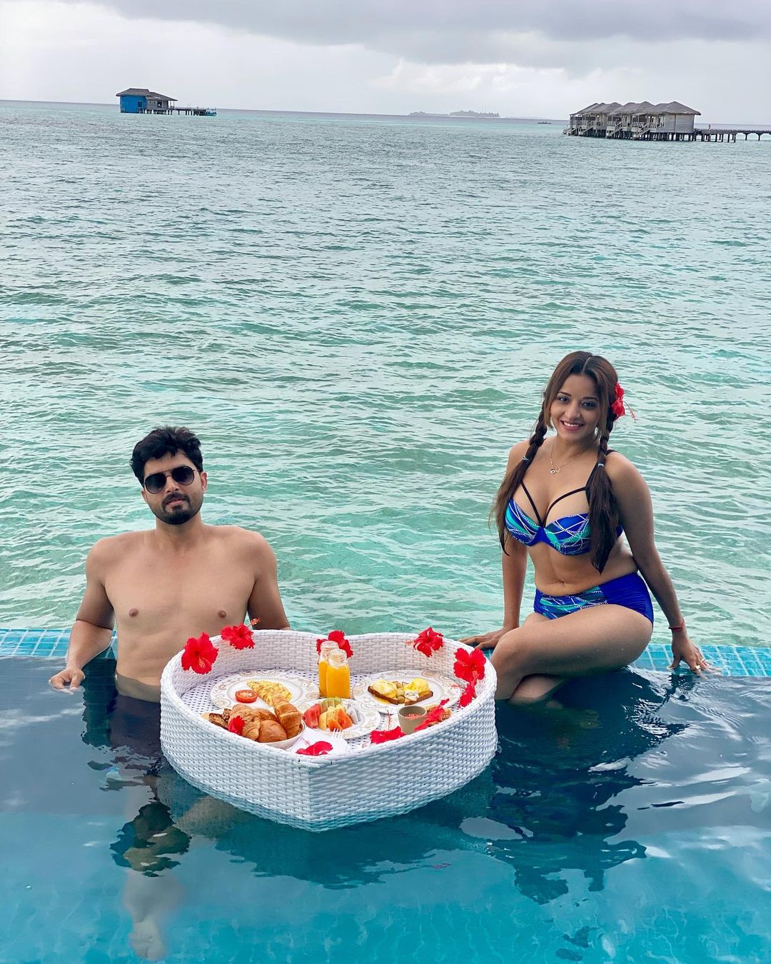 monalisa photos bikini मोनालिसा की कुछ लेटेस्ट तस्वीरें सामने आई हैं जो सोशल मीडिया पर तहलका मचा रही हैं। तस्वीरें ऐसी की देखने वालों की सांसे थम जाएं।