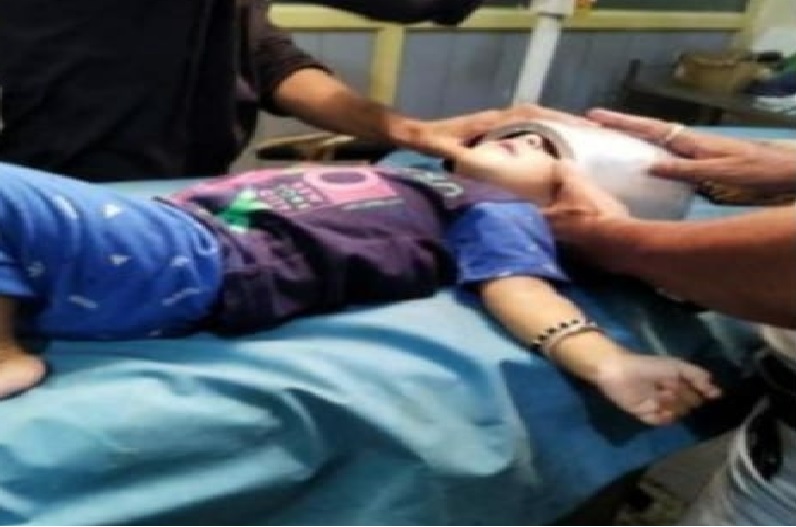 खेलते-खेलते अचानक कुकर में फंसा बच्चे का सिर, परिजनों की हलक में आई जान