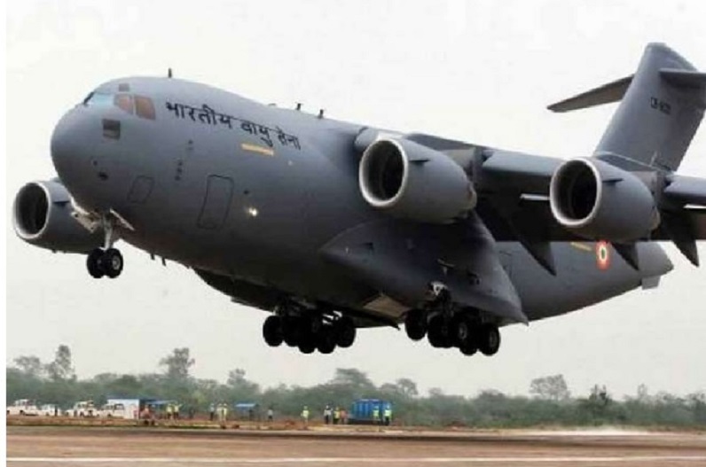 काबुल से C-17 विमान 120 भारतीयों के साथ दिल्ली के लिए भरी उड़ान, सोमवार को विमान के पहिए पर लटक गए थे लोग