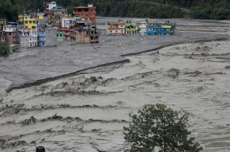 नेपाल में बाढ़ और भूस्खलन की दोहरी मार, भारत ने बढ़ाया मदद का हाथ, भेजी राहत सामग्री