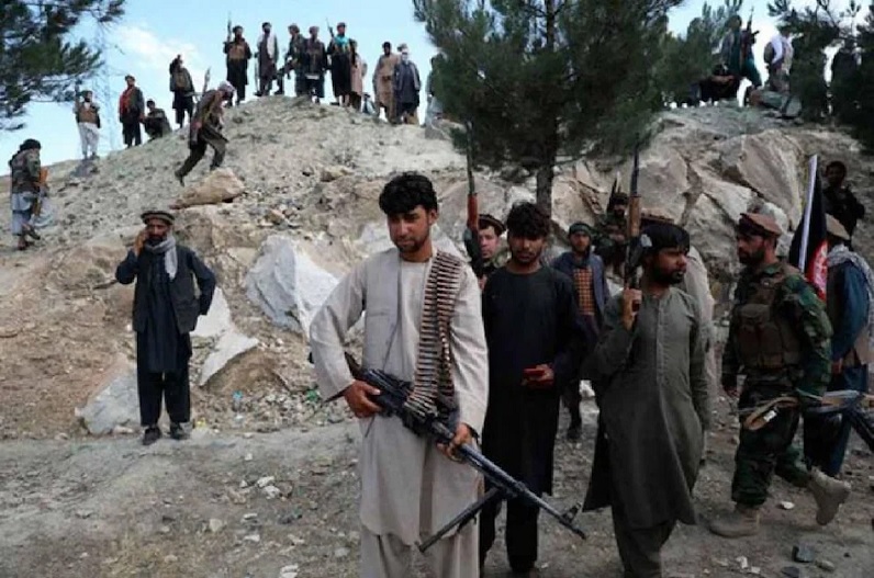 नागपुर में 10 सालों से रह रहा अफगानी शख्स अब तालिबान में हुआ शामिल, बंदूक थामे तस्वीर वायरल