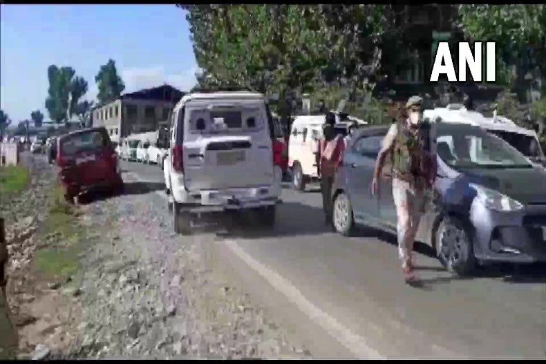 खून से लाल हुआ अनंतनाग का लाल चौक, आतंकियों ने भाजपा नेता और उनकी पत्नी की कर दी हत्या