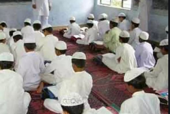 UP में 5 हजार अवैध मदरसे किए गए बंद, अल्पसंख्यक आयोग ने 10 लोगों पर की कानूनी कार्रवाई