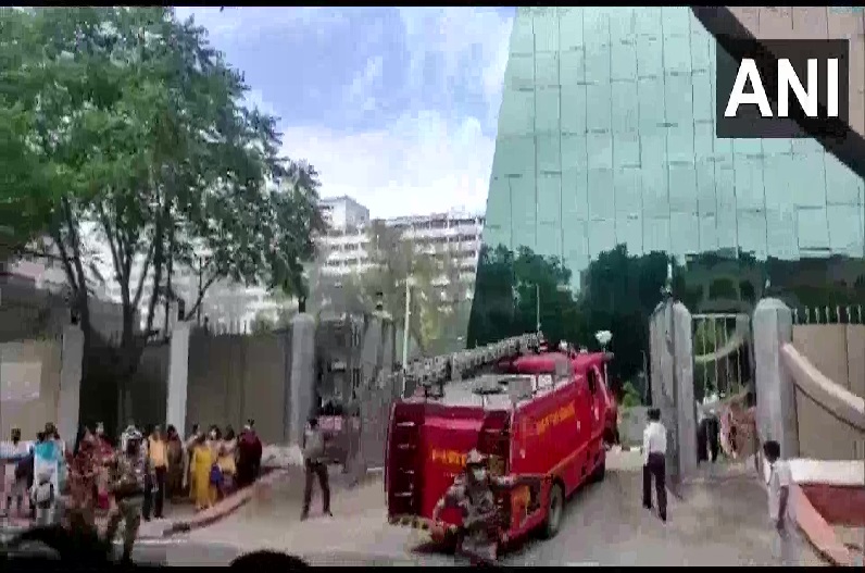 दिल्ली के सीबीआई बिल्डिंग में अचानक लगी आग,  इमारत को कराया गया खाली