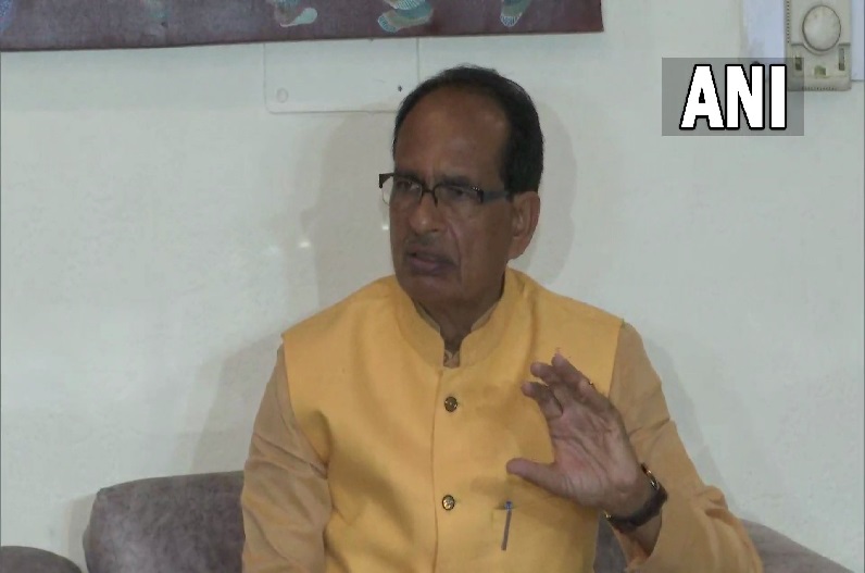 प्रधानमंत्री मोदी से सीएम शिवराज सिंह चौहान ने की मुलाकात, राज्य सरकार की योजनाओं की दी जानकारी 