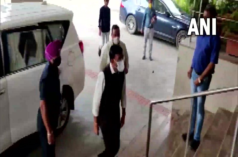 गुजरात का अगला मुख्यमंत्री कौन? अब इन नामों को लेकर लगाए जा रहे कयास, भाजपा कार्यालय में बढ़ी हलचल