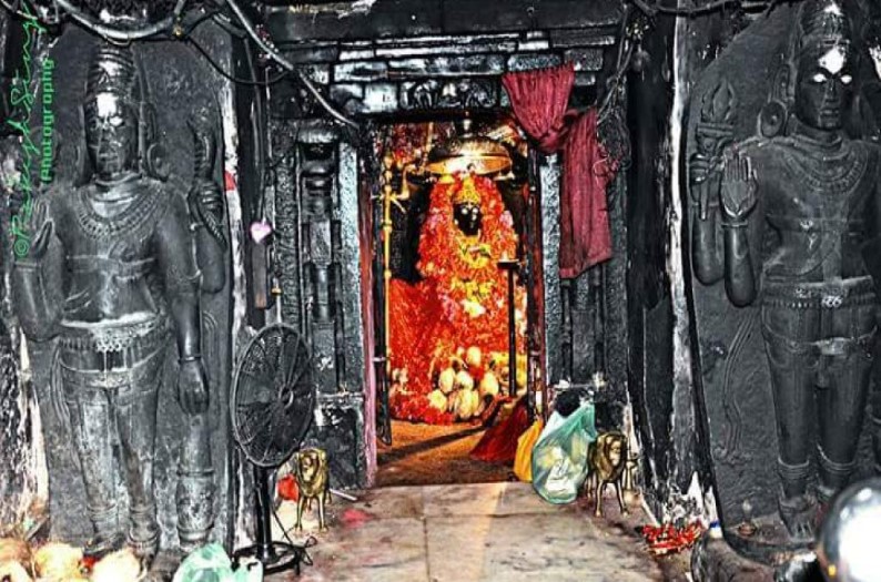 खोली गई मां दंतेश्वरी मंदिर की दानपेटी, निकले 12 लाख रुपए नगदी, कुछ नोट पुराने 500 रुपए के