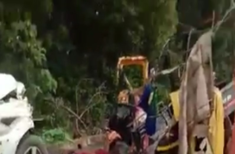 रायपुर-जगदलपुर नेशनल हाइवे पर स्कॉर्पियो से टक्कर के बाद ऑटो के उड़े परखच्चे, 7 की मौत, 8 घायल
