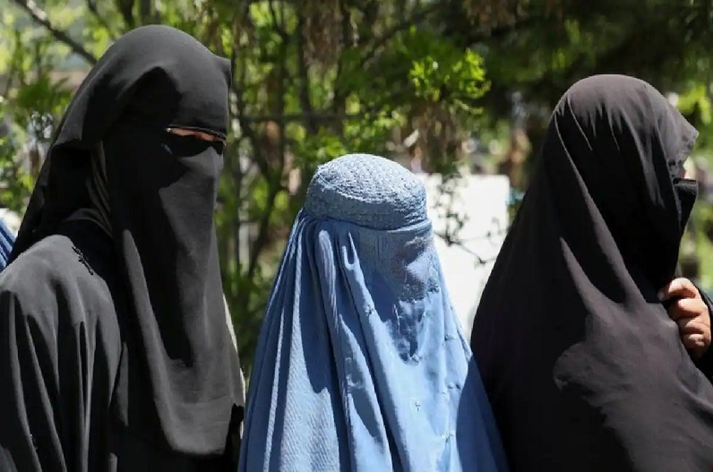 महिलाओं की शिक्षा को लेकर तालिबान सरकार का बड़ा ऐलान, पहनावे को लेकर भी दी सख्त चेतावनी