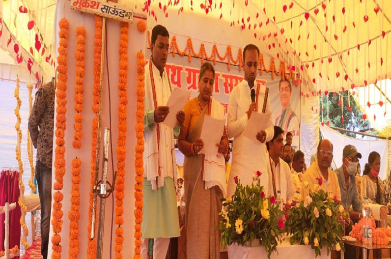 नवनियुक्त एल्डरमैन का हुआ शपथ ग्रहण, विधानसभा उपाध्यक्ष मनोज सिंह मंडावी भी रहे मौजूद