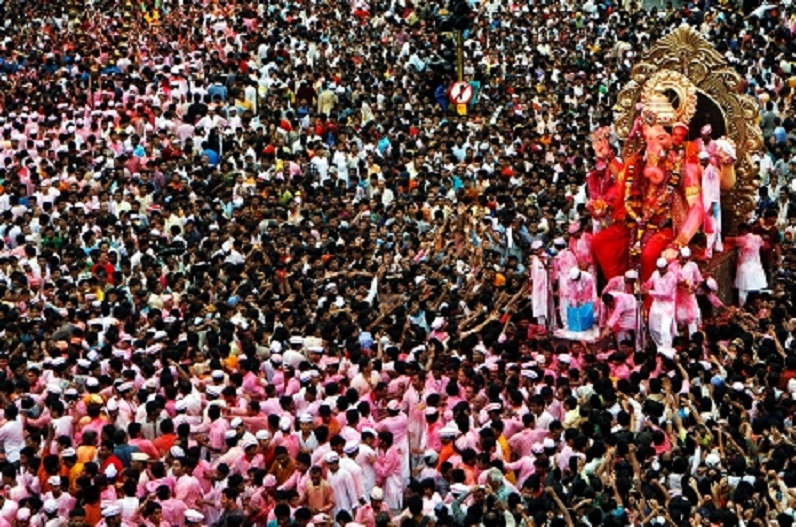 मुंबई वालों ने गणपति की विदाई की, उत्सव के 10वें दिन 400 से ज्यादा प्रतिमाओं का विसर्जन