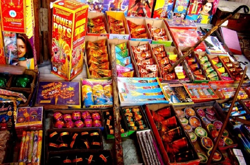 दिवाली में इस बार भी नहीं फोड़ सकेंगे पटाखे, CM केजरीवाल ने बिक्री पर लगाई रोक