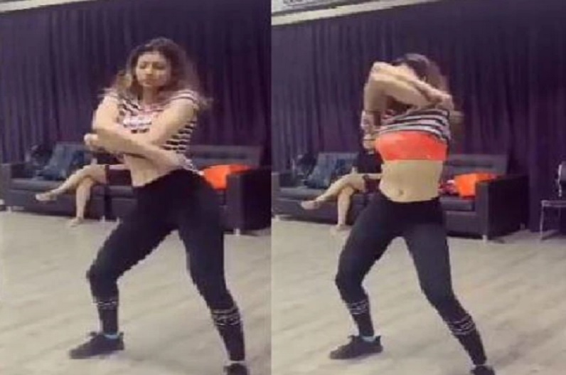 ज्यादा उत्साहित हो गईं थीं उर्वशी रौतेला.. डांस करते सबके सामने उतार फेंक दिया था टॉप.. लेकिन हो गई थी.. ये