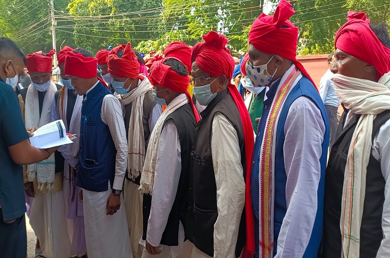 बस्तर संभाग से 60 पुजारियों का प्रतिनिधिमंडल पहुंचा रायपुर, धर्मांतरण के मुद्दे पर राज्यपाल से करेंगे मुलाकात