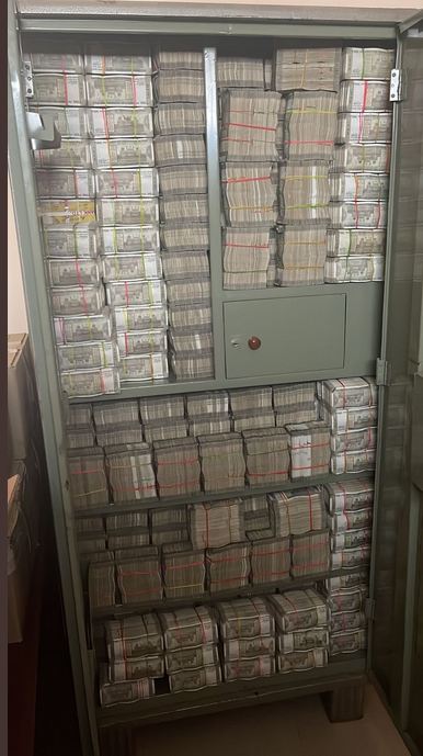 बड़ी खबर: IT के छापे में आलमारी से 142 करोड़ रुपये कैश बरामद, 550 करोड़ की अघोषित संपत्ति का खुलासा