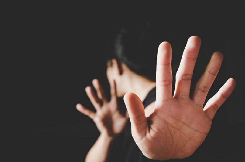 बॉलीवुड अभिनेत्री ने यू-ट्यूबर पर लगाया उत्पीड़न का आरोप, दिल्ली में दर्ज कराई FIR