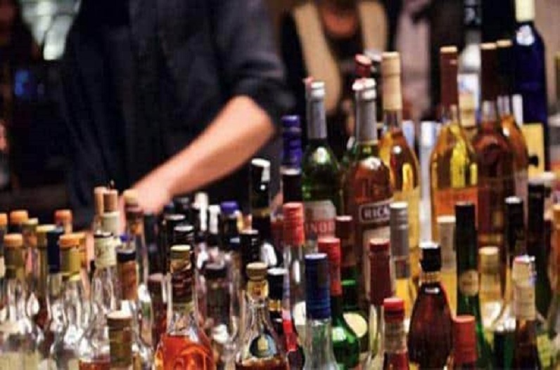 डोंगरगढ़ के कटली शराब दुकान लूट में नहीं मिली सफलता, सिर्फ शराब की बोतले ले गए.. करीब 16 लाख सुरक्षित