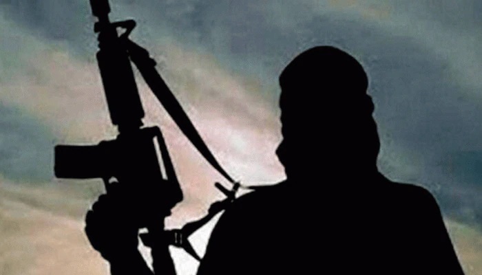 सुरक्षाबलों की छापामार कार्रवाई में चार आतंकवादी ढेर, एक अधिकारी शहीद