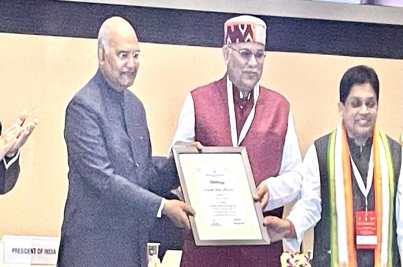 स्वच्छता में छत्तीसगढ़ अव्वल, राष्ट्रपति के हाथों अवॉर्ड लेने के बाद मुख्यमंत्री भूपेश बघेल ने कहा- बात है अभिमान की, आप सबको बधाई..