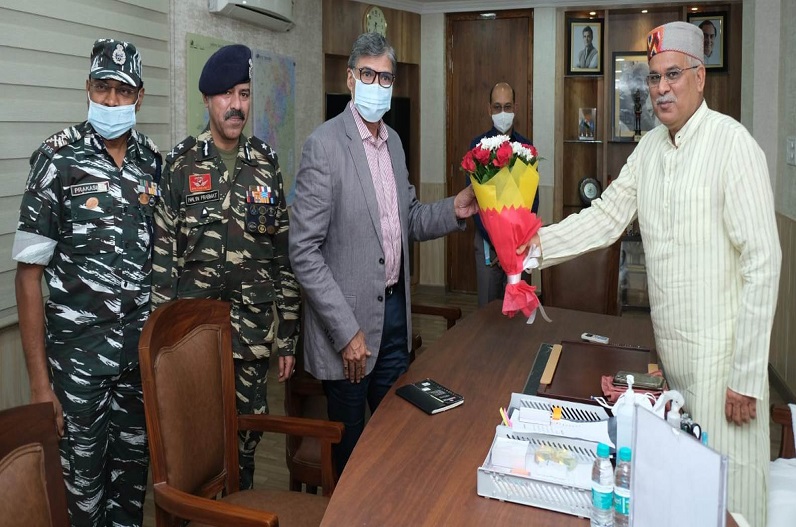 सीएम बघेल से वरिष्ठ सुरक्षा सलाहकार कुमार ने की सौजन्य मुलाकात, सुरक्षा से जुड़े मुद्दों पर हुई चर्चा