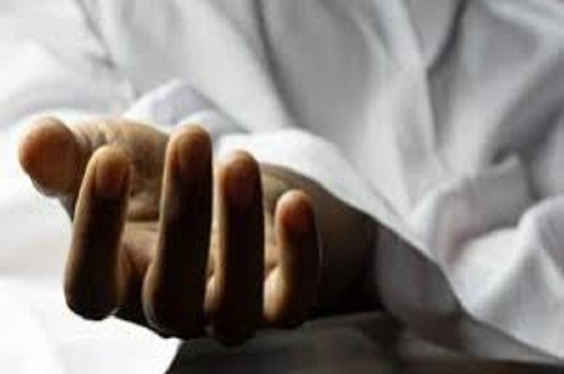 फसल बर्बादी से हताश किसान ने की आत्महत्या, बीज खरीदने बैंक से लिए थे 8 लाख का कर्ज