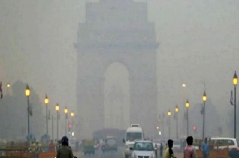 पटाखे, पराली जलाने से दिल्ली में सांस लेना भी हुआ मुश्किल, दिवाली के बाद एक्यूआई पांच साल में सर्वाधिक