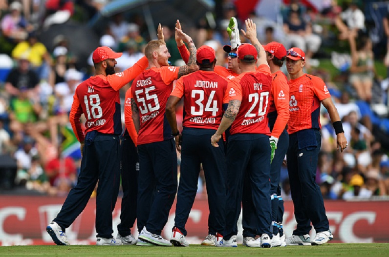 इधर सेमीफाइनल में पहुंची इंग्‍लैंड की टीम, उधर गेंदबाज ने तोड़ दिया दम, शोक की लहर