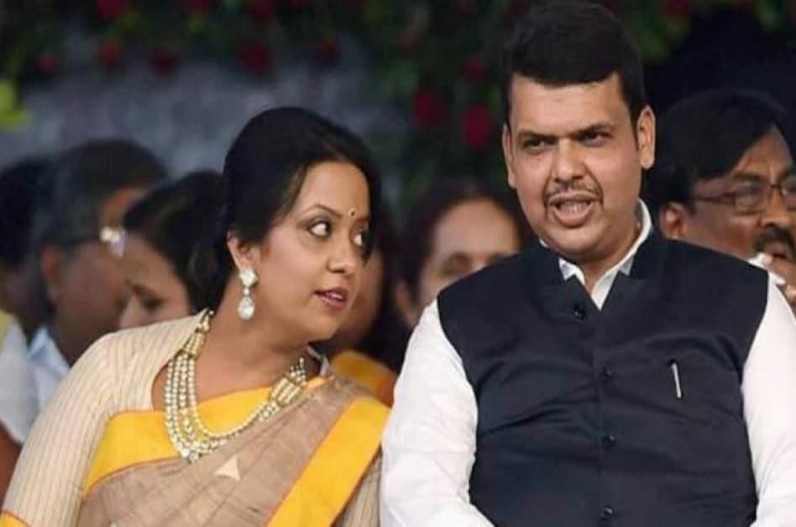 नवाब मलिक पर भड़कीं अमृता फडणवीस, कहा-  ‘बिगड़े नवाब’ मेरे जरिए देवेंद्र को निशाना ना बनाएं