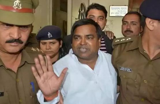 बड़ी खबर! गैंगरेप के मामले में पूर्व मंत्री गायत्री प्रजापति को आजीवन कारावास की सजा