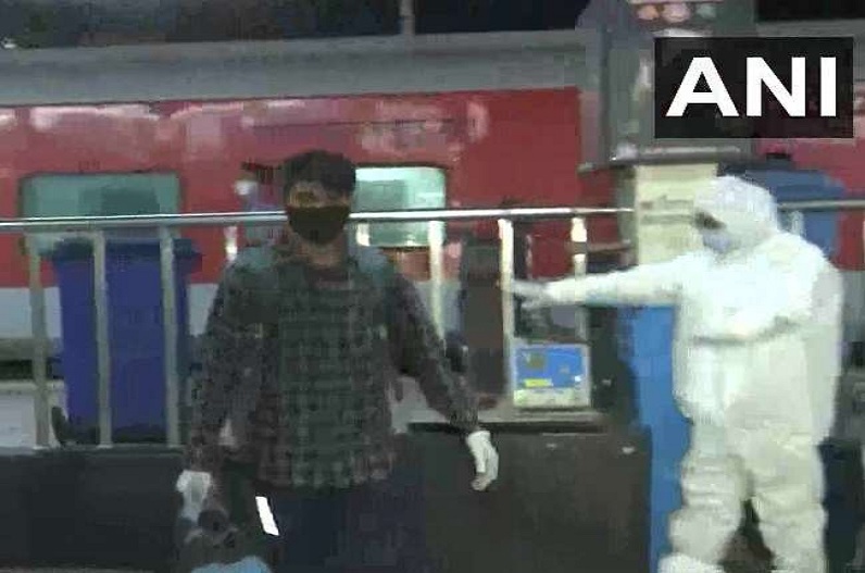 पूरे शहर को बम से उड़ाने की धमकी! रेलवे पुलिस को फोन कर दी सूचना, मुंबई में बढ़ाई गई सुरक्षा