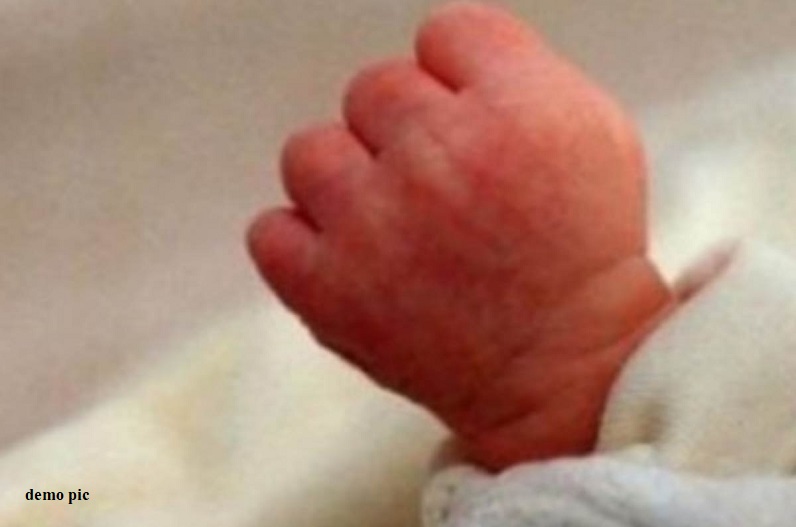 गरीबी से परेशान महिला ने नवजात शिशु को 1.78 लाख रुपए में बेचा, पुलिस ने 4 लोगों को दबोचा