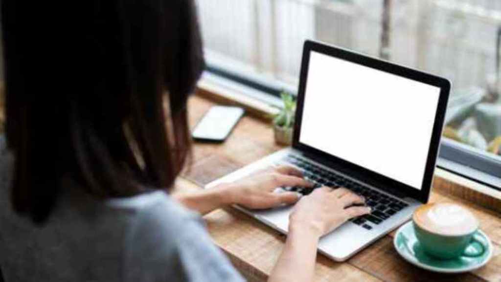 सुर्खियों में नेटफ्लिक्स की सेक्स एजुकेशन, अधिकांश स्कूलों की तुलना में दे रही बेहतर यौन शिक्षा