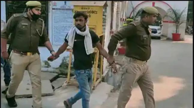 ASP की टेबल में तमंचा रख बोला युवक, ‘साहब..शादी से मना कर रही थी’, बीच सड़क गर्लफ्रेंड को गोलियों से भूनकर पहुंचा शख्स