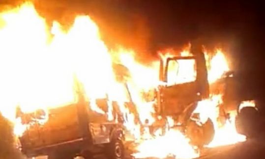 भीषण हादसा: दो वाहनों की टक्कर में लगी आग, तीन लोग जिंदा जलकर हुए खाक