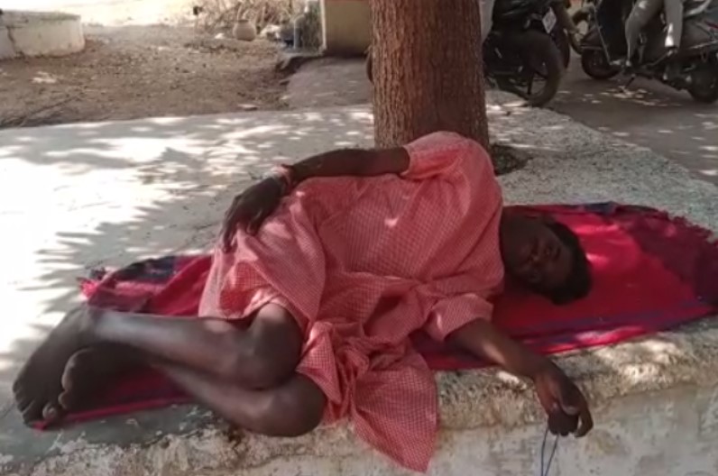 सेक्स करने के दौरान पत्नी ने हसिया से काट दिया पति का प्राइवेट पार्ट, जबर्दस्ती बना रहा था संबंध