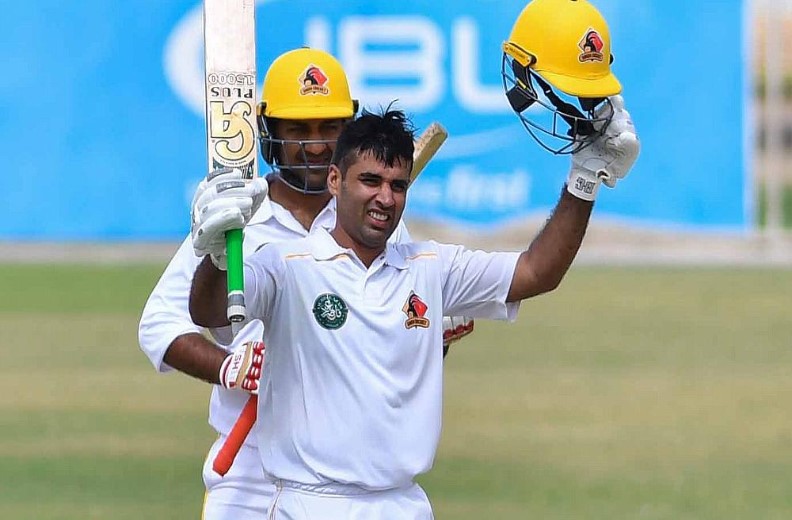 मैच छोड़ बल्लेबाज को ले जाना पड़ा अस्पताल, दो बार हुआ सीने में दर्द