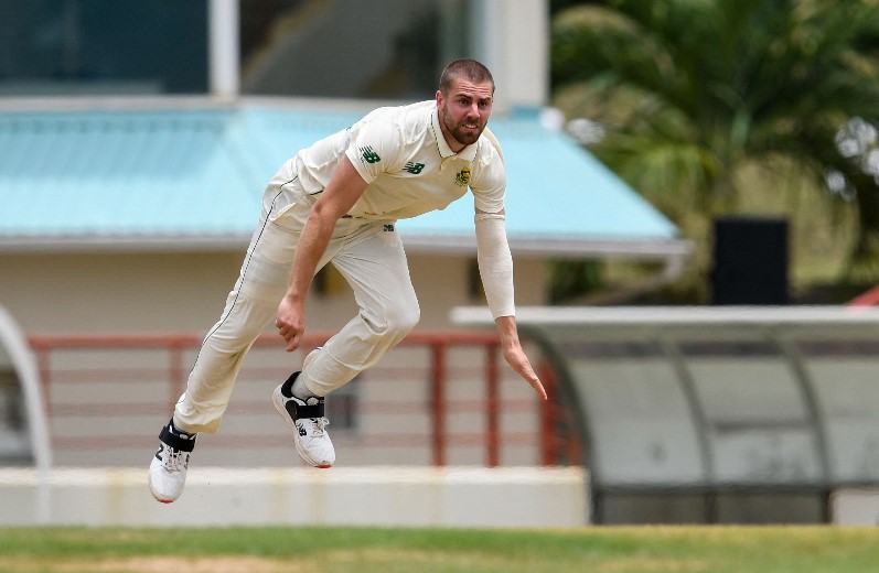 भारत और दक्षिण आफ्रीका टेस्ट सीरीज से बाहर हुआ ​ये दिग्गज गेंदबाज, आफ्रीकी टीम को मैच शुरू होने से पहले लगा झटका