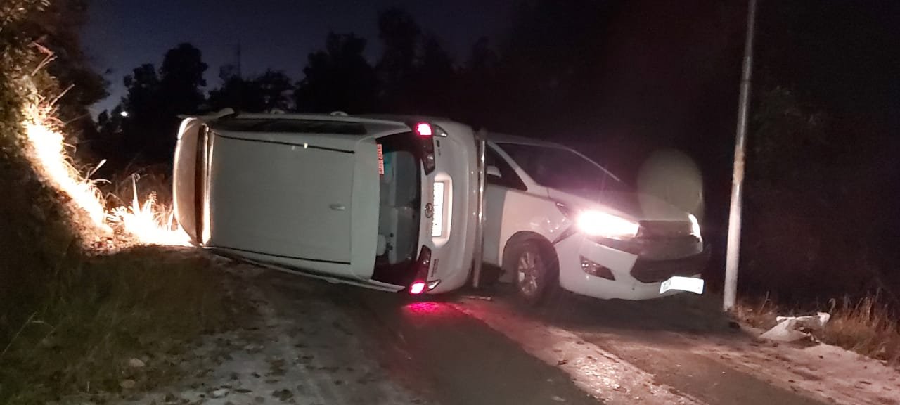 स्वास्थ्य मंत्री धन सिंह रावत की कार पलटी.. बाल-बाल बची जान