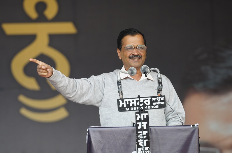 LIVE Breaking News Latest Update 19th December 2021: जब स्कूल अच्छे हो सकते थे तो 70 सालों में क्यों नहीं हुए, इन्होंने जान बूझकर स्कूल ठीक नहीं किए ताकि देश ग़रीब रहे: CM अरविंद केजरीवाल