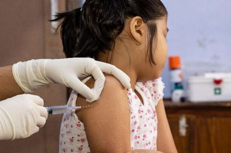 Vaccination of adolescents