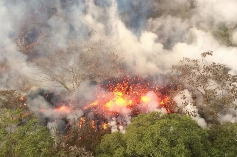 ज्वालामुखी फटने से इंडोनेशिया में भीषण तबाही, अब तक 13 की मौत, कई लापता