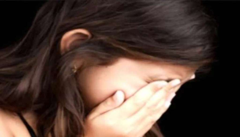 शिक्षक की हैवानियत, अपने ही स्कूल की छात्रा को बनाया हवस का शिकारः Teacher made her own school girl a victim of lust