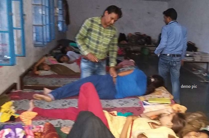 क्रिसमस पार्टी में 30 छात्राओं की बिगड़ी तबीयत, आनन-फानन में अस्पताल में कराया भर्ती
