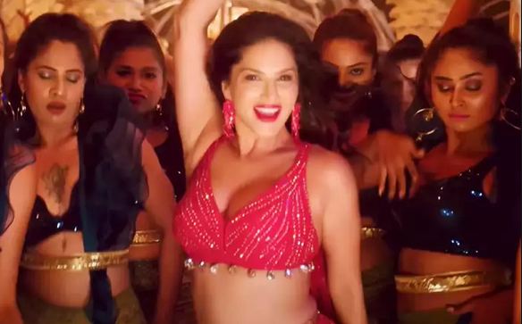 ‘मधुबन में राधिका नाचे’ गाने पर Sunny Leone ने किया हॉट लुक में डांस, छिड़ गया विवाद, देखें
