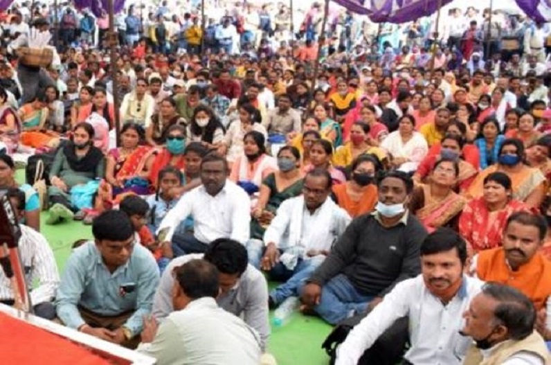 सहायक शिक्षकों की हड़ताल खत्म, सीएम भूपेश बघेल के आश्वासन के बाद फेडरेशन ने की घोषणा