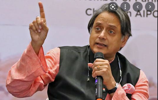 सांसद शशि थरूर ने भी छोड़ा संसद टीवी का शो, प्रियंका चतुर्वेदी भी दे चुकी हैं इस पद से इस्तीफा